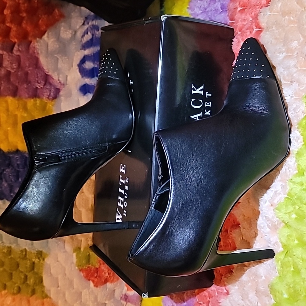 WHBM 'Klaudia' Studded Toe Black Leather Bootie 9M Like New In Box w/Dust Covers - Picture 3 of 11